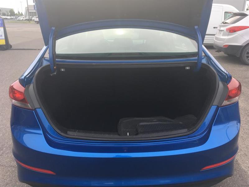 2017
Hyundai
Elantra