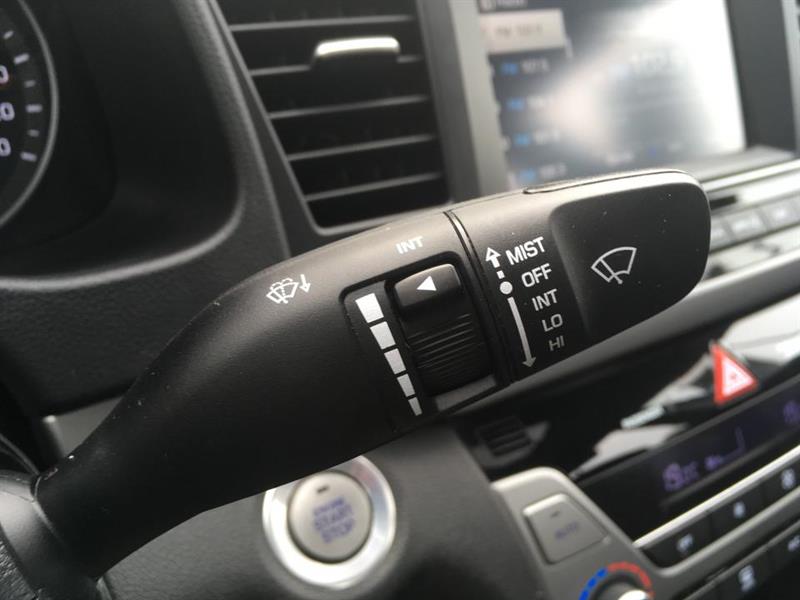 2017
Hyundai
Elantra