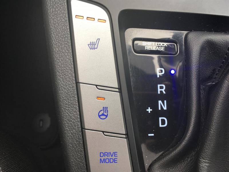 2017
Hyundai
Elantra