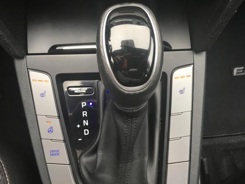 2017
Hyundai
Elantra