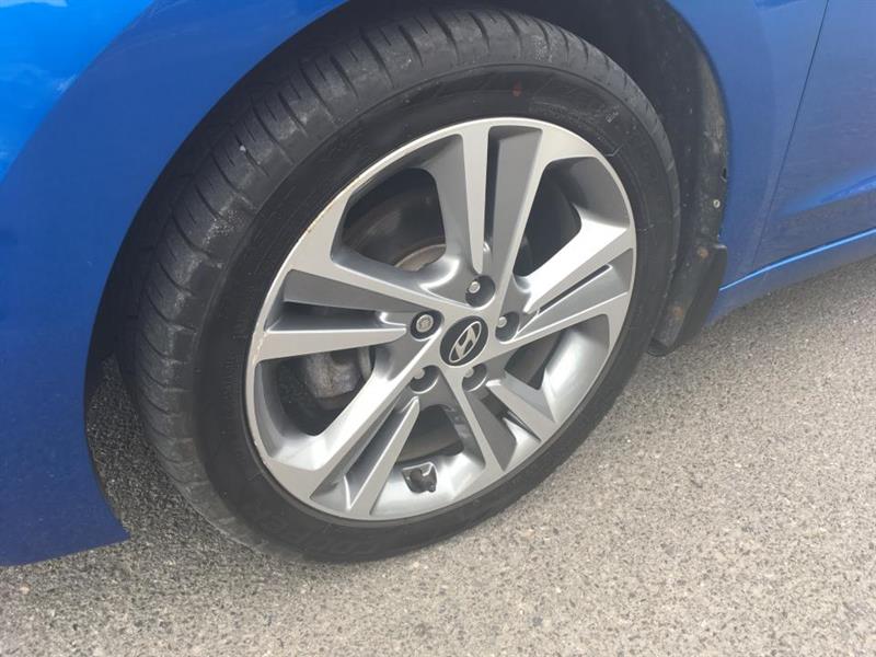 2017
Hyundai
Elantra