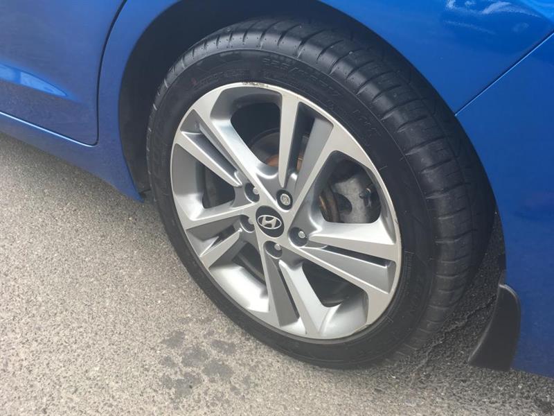 2017
Hyundai
Elantra